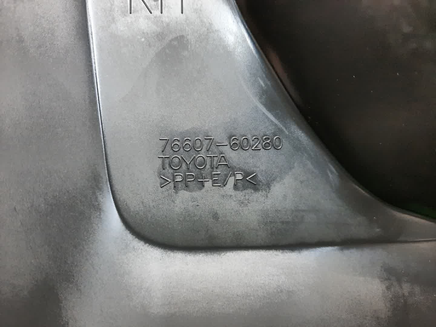 Брызговик правый задний TOYOTA LAND CRUISER HZJ76 76607-60280 3 ракурс