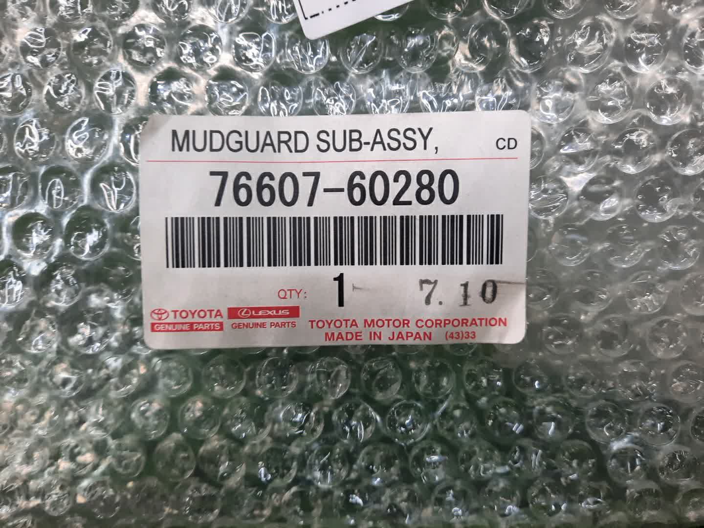 Брызговик правый задний TOYOTA LAND CRUISER HZJ76 76607-60280 4 ракурс