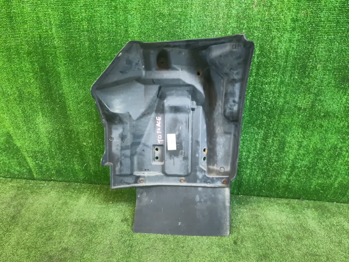 Брызговик левый TOYOTA TOYOACE XZU341 53716-37130 1 ракурс Брызговик левый TOYOTA TOYOACE XZU341 53716-37130 1 ракурс