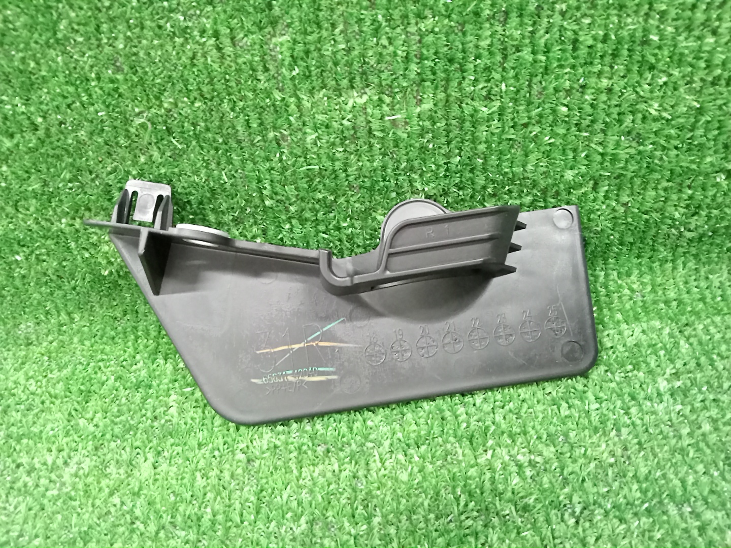 Брызговик правый задний TOYOTA RAV4 MXAA54 65631-42040 2 ракурс