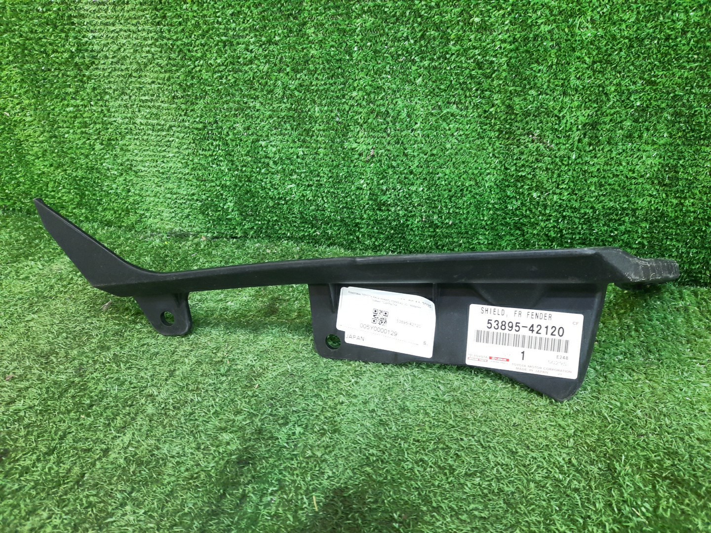 Брызговик правый передний TOYOTA RAV4 MXAA52 53895-42120 1 ракурс