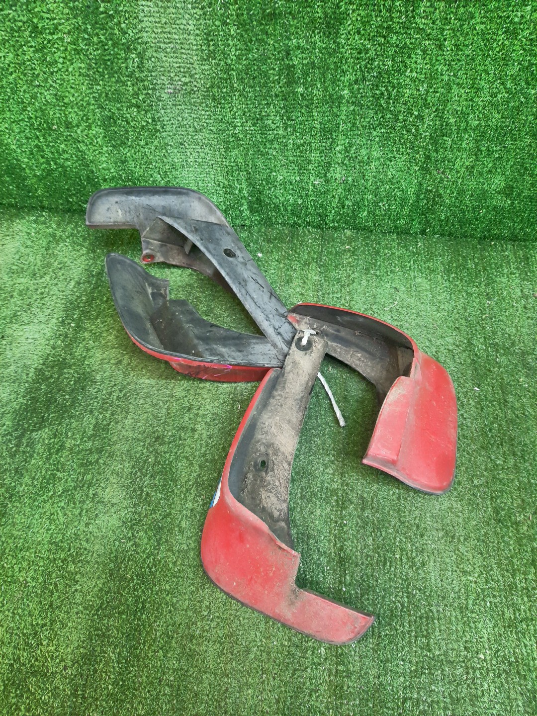 Брызговик TOYOTA COROLLA FIELDER NZE121G 9813 1 ракурс Брызговик TOYOTA COROLLA FIELDER NZE121G 9813 1 ракурс