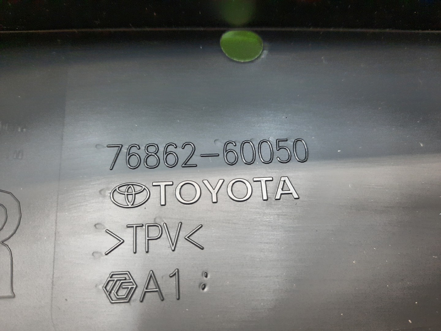 Брызговик правый передний TOYOTA LAND CRUISER PRADO TRJ250 76862-60050 3 ракурс