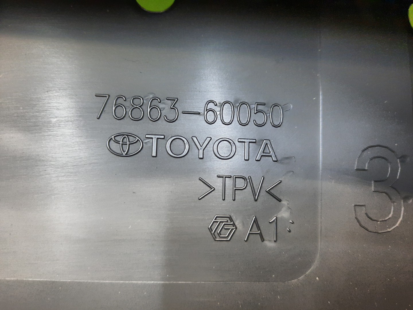 Брызговик левый передний TOYOTA LAND CRUISER PRADO TRJ250 76863-60050 3 ракурс