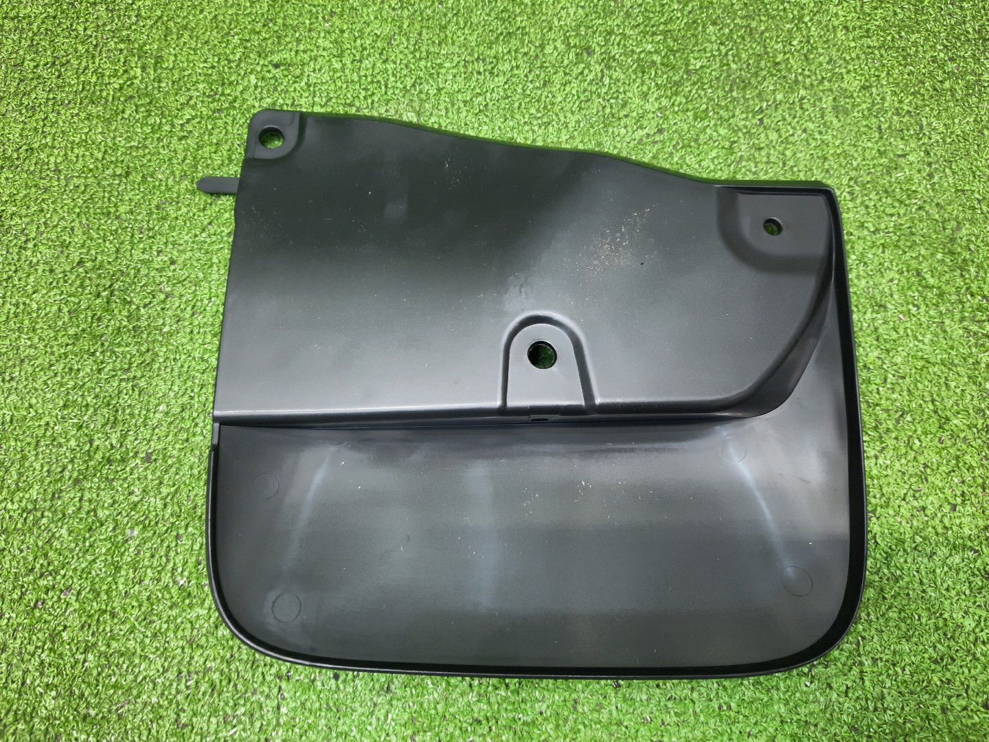 Брызговик левый передний TOYOTA LAND CRUISER VJA300W 76622-60170 2 ракурс