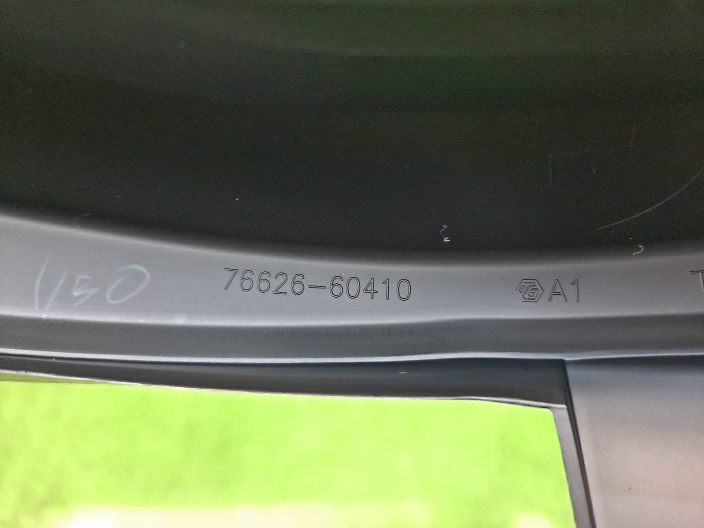 Брызговик левый задний TOYOTA LAND CRUISER VJA300W 76626-60410 3 ракурс