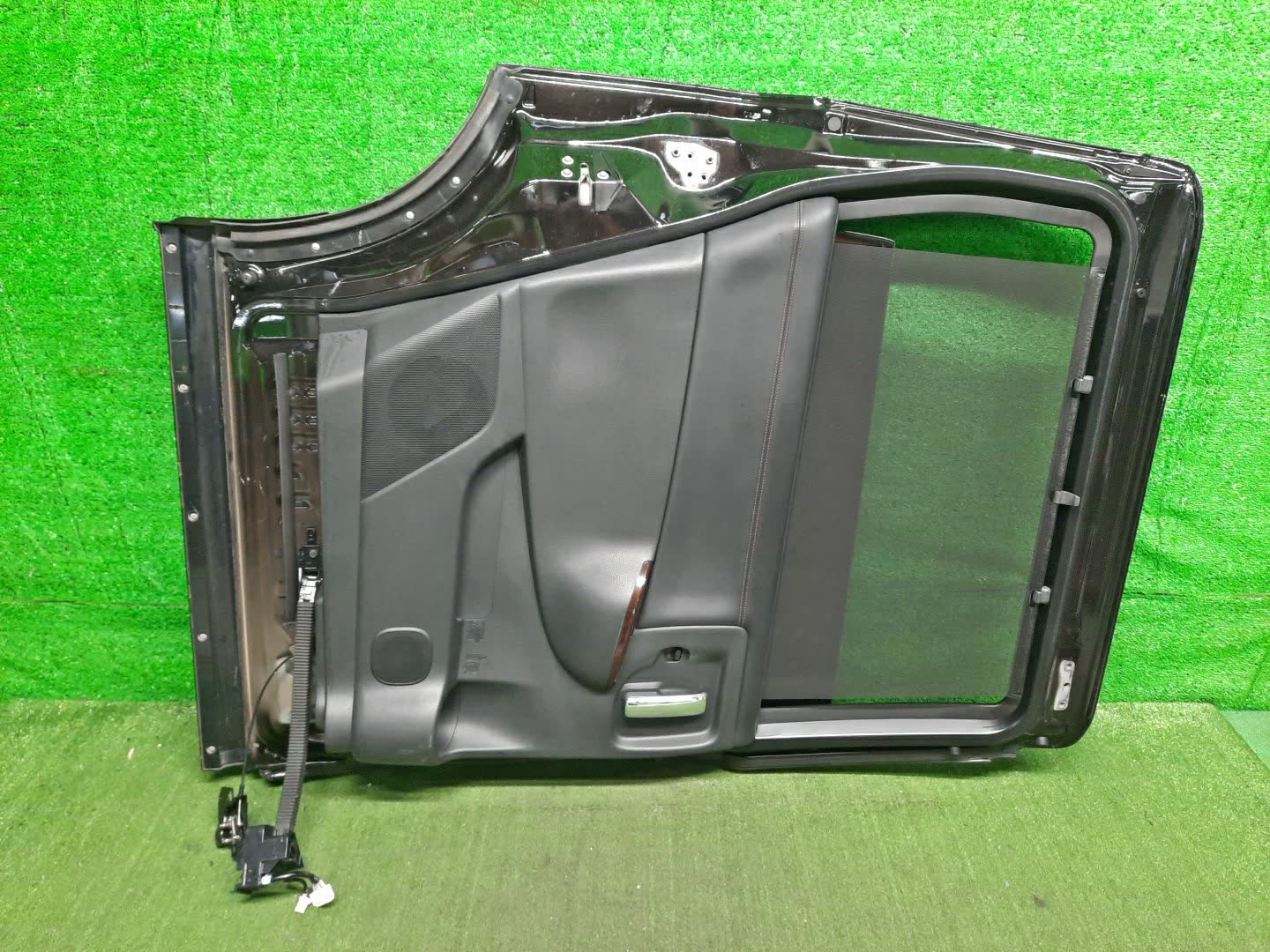 Дверь левая задняя NISSAN ELGRAND E52 0766 3 ракурс