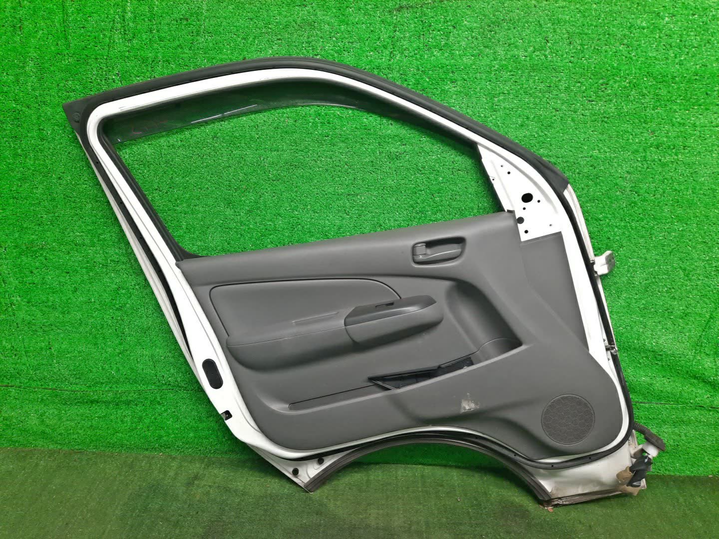 Дверь левая передняя NISSAN NV350 CARAVAN, CARAVAN CW8E26, VW6E26, KS4E26, KS2E26, E26, VW2E26, CW4E26, VR2E26, CS8E26, CS4E26 6113 4 ракурс