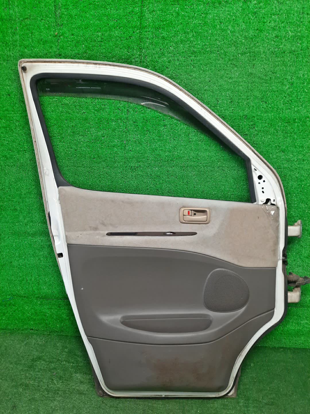 Дверь левая передняя TOYOTA GRANVIA VCH10W, KCH10W, VCH16W, KCH16W, RCH11W, KCH11W 6879 3 ракурс