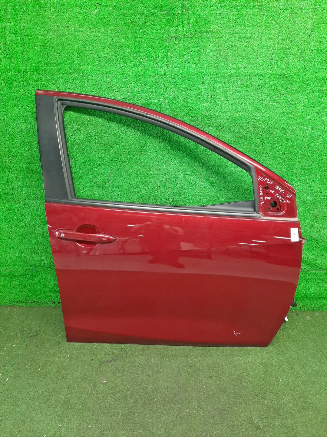 Дверь правая передняя TOYOTA YARIS MXPH10, MXPH15, KSP210, MXPA10, MXPA15 7483 1 ракурс