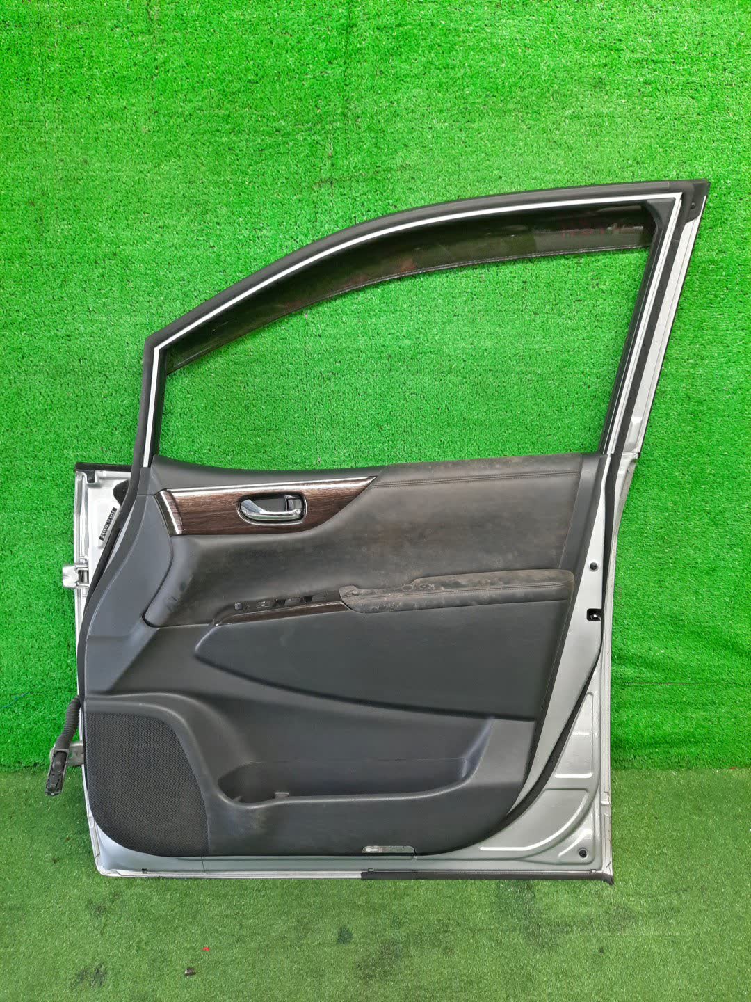 Дверь правая передняя NISSAN ELGRAND E52 7811 4 ракурс
