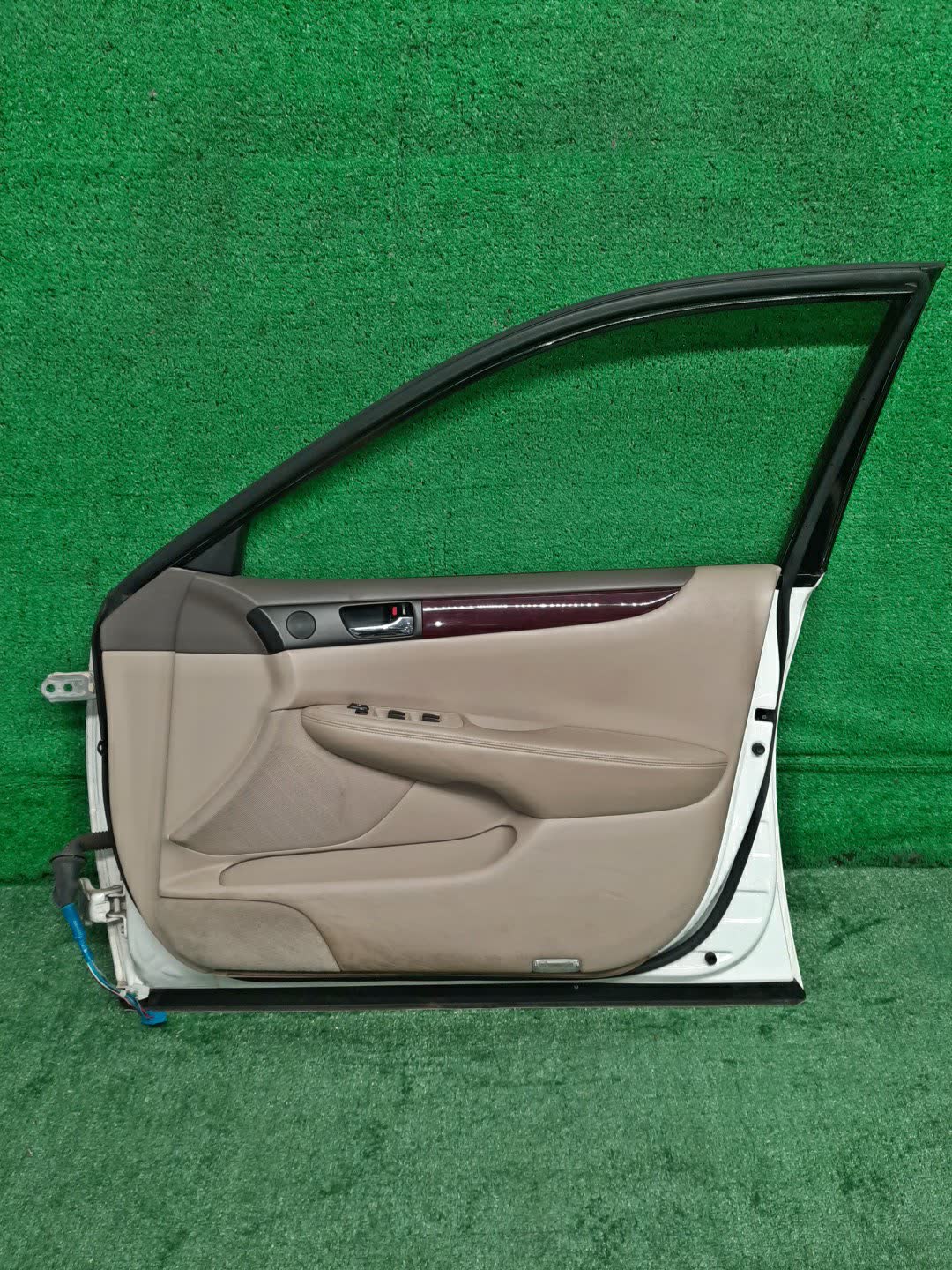 Дверь правая передняя TOYOTA WINDOM MCV30 0059 4 ракурс