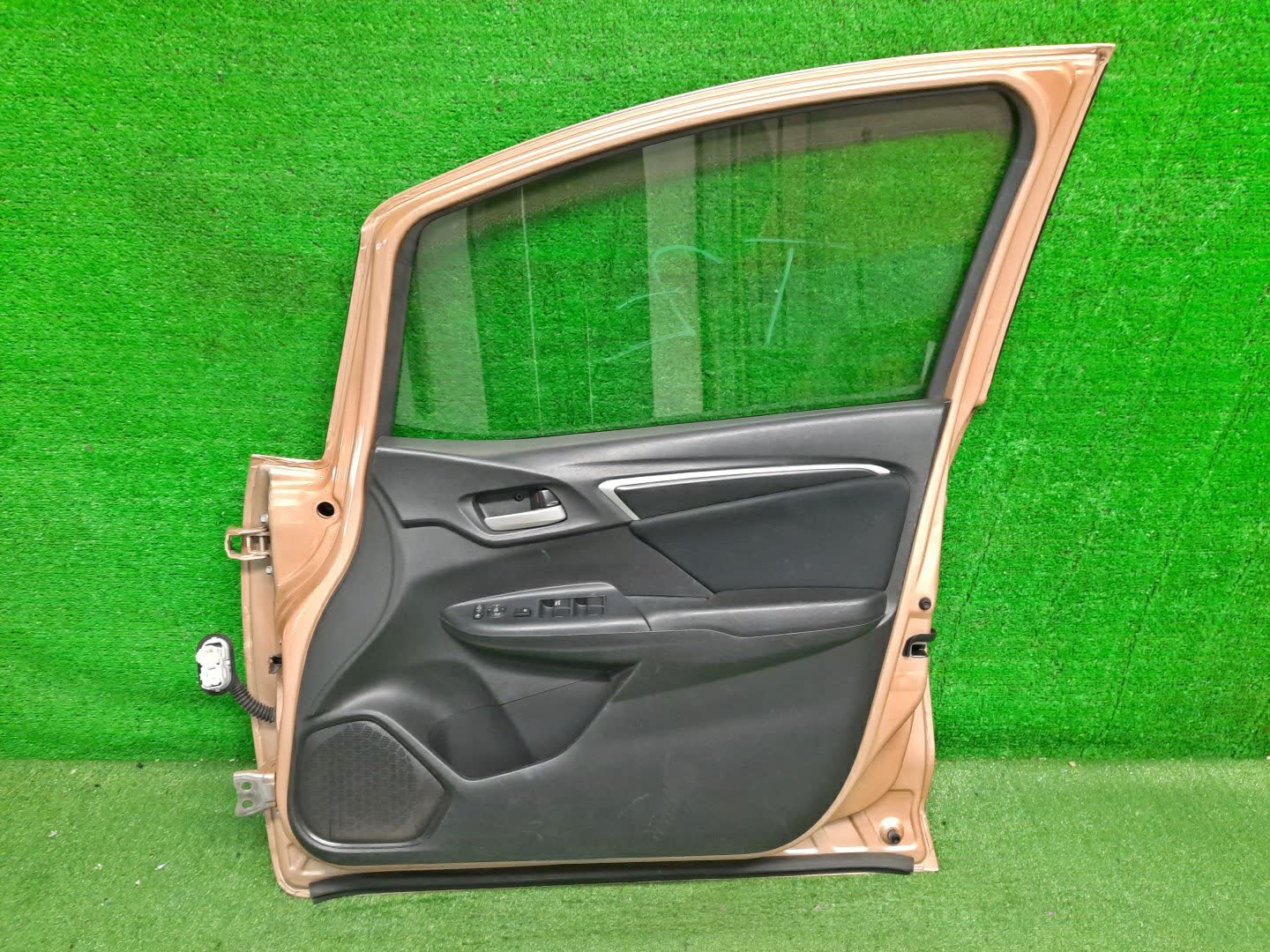 Дверь правая передняя HONDA FIT, SHUTTLE GP6, GP5, GK3, GK5, GK4, GP7, GP8, GK8, GK9 0764 5 ракурс