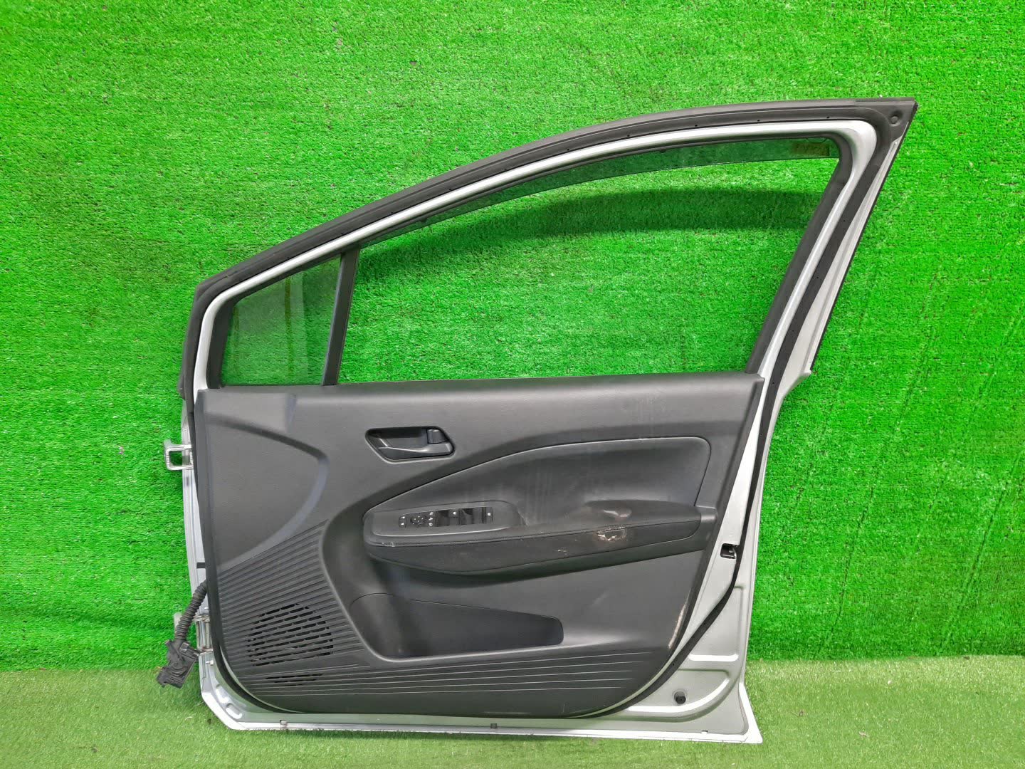 Дверь правая передняя NISSAN NOTE E13 0960 5 ракурс