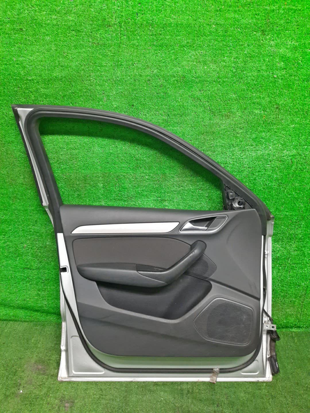Дверь левая передняя AUDI Q3 8UB 1483 2 ракурс