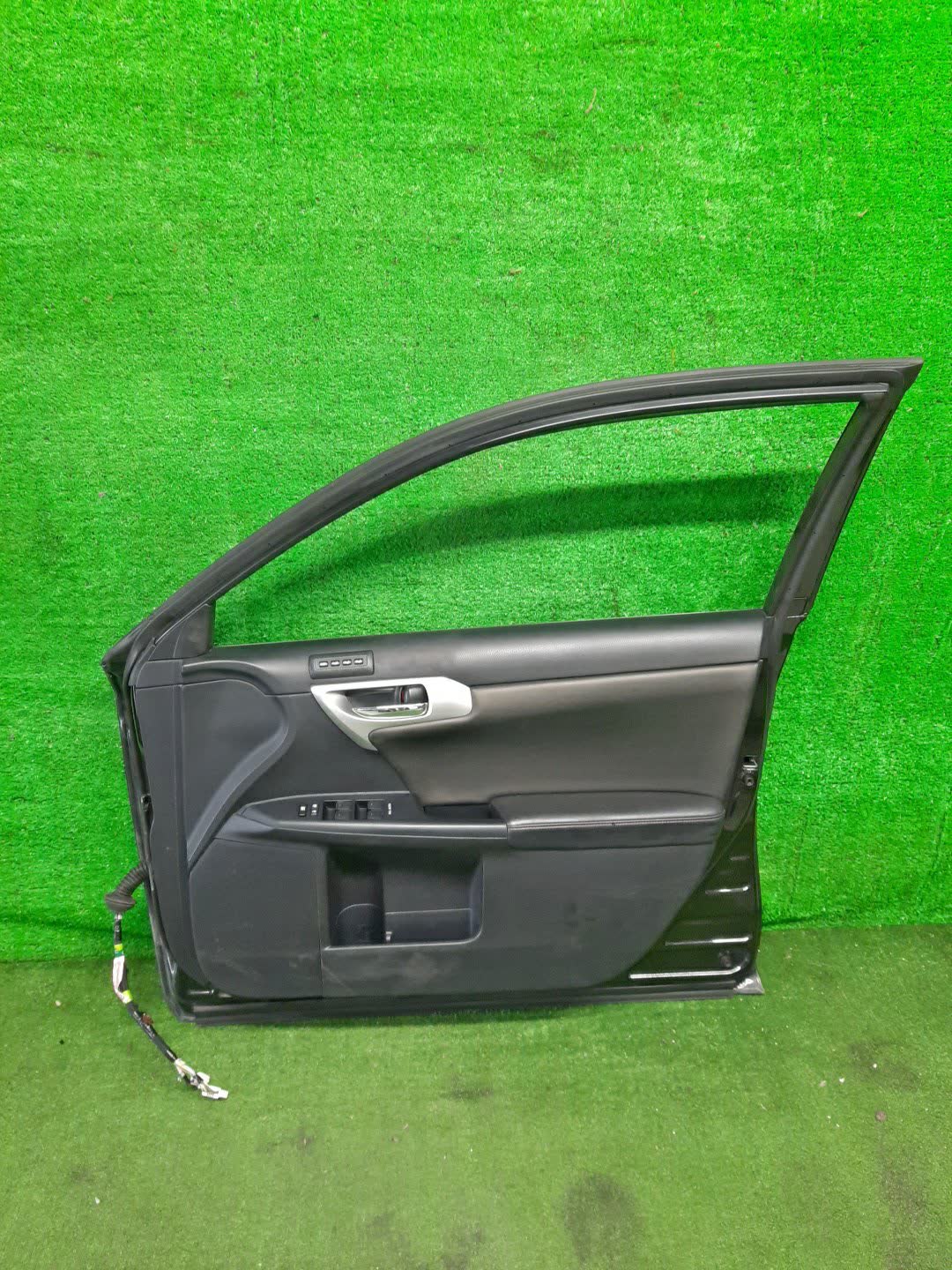 Дверь правая передняя LEXUS CT200H ZWA10 1759 2 ракурс