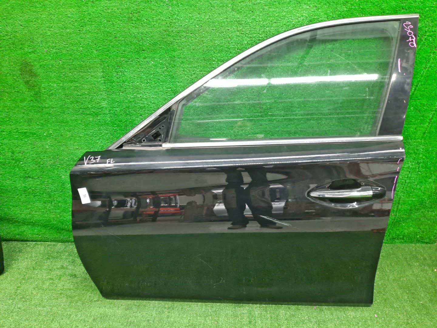 Дверь левая передняя NISSAN SKYLINE HV37 23070 1 ракурс Дверь левая передняя NISSAN SKYLINE HV37 23070 1 ракурс