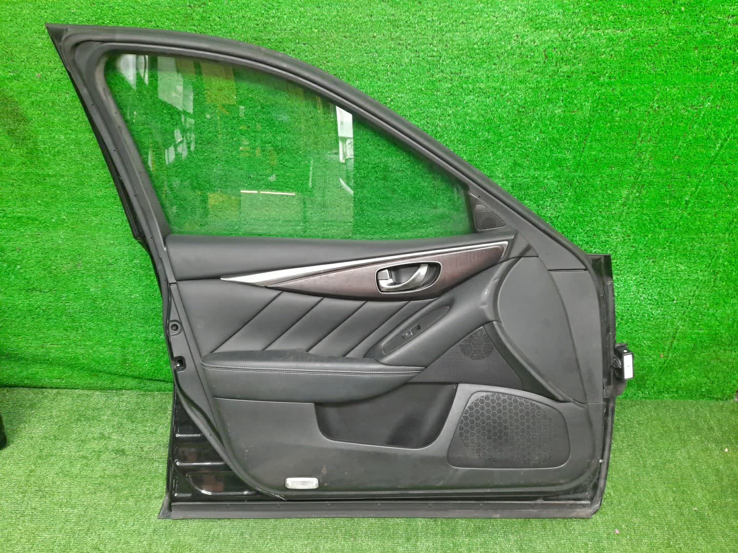 Дверь левая передняя NISSAN SKYLINE HV37 23070 3 ракурс