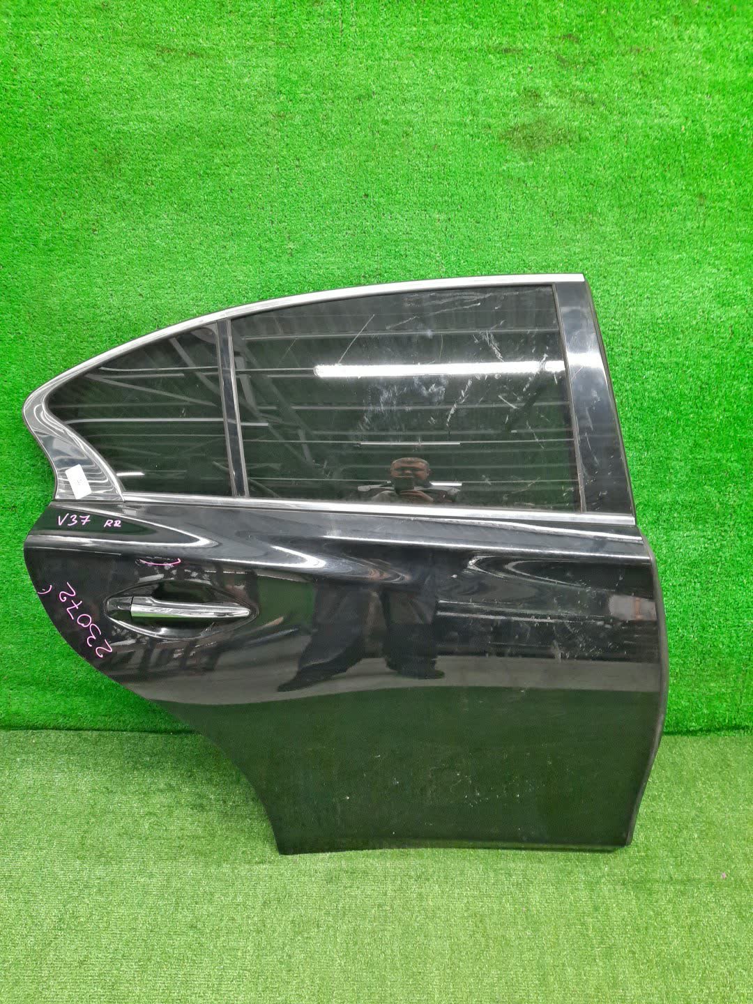 Дверь правая задняя NISSAN SKYLINE HV37 23072 1 ракурс Дверь правая задняя NISSAN SKYLINE HV37 23072 1 ракурс