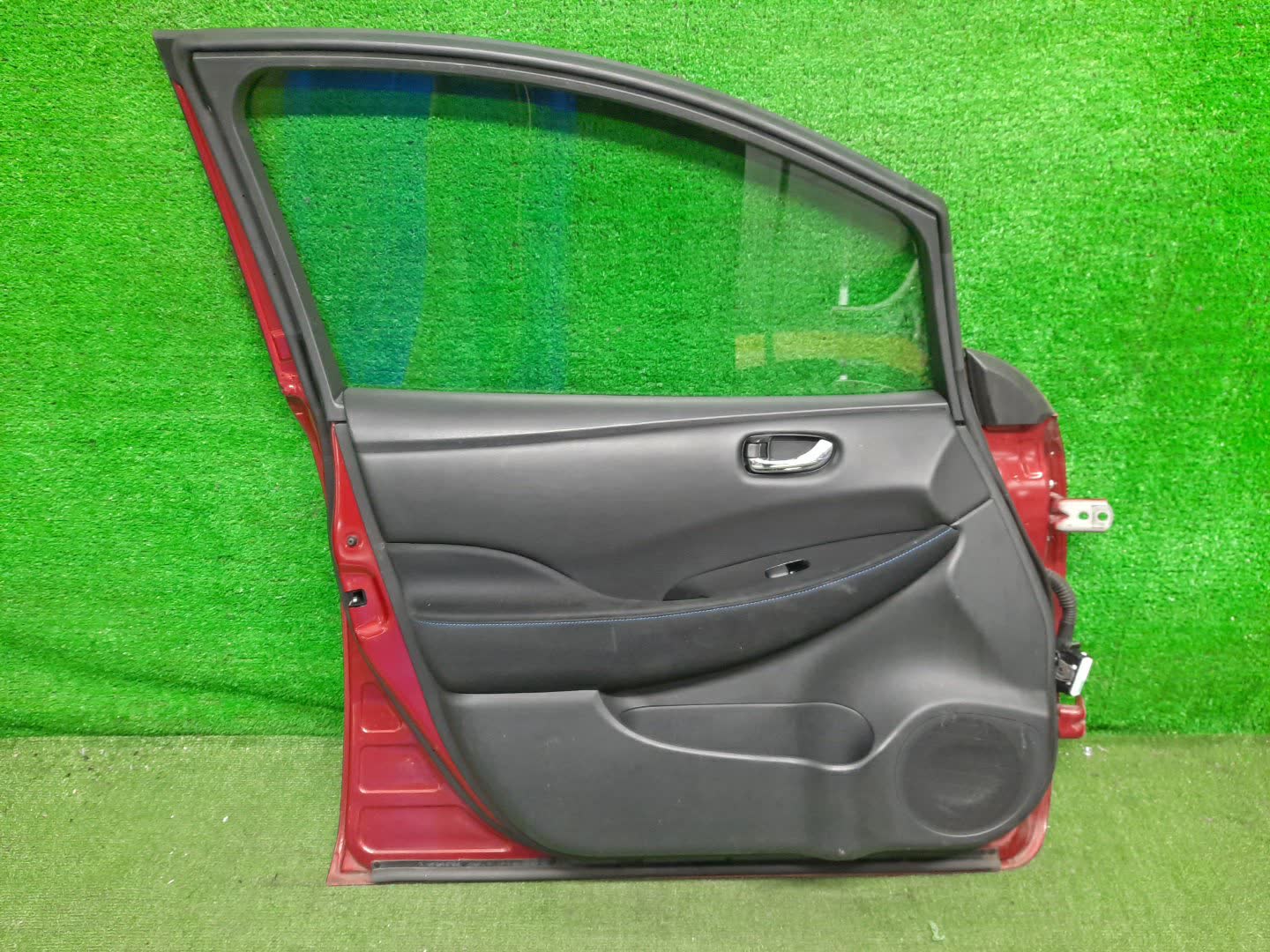 Дверь левая передняя NISSAN LEAF ZE1 23283 4 ракурс
