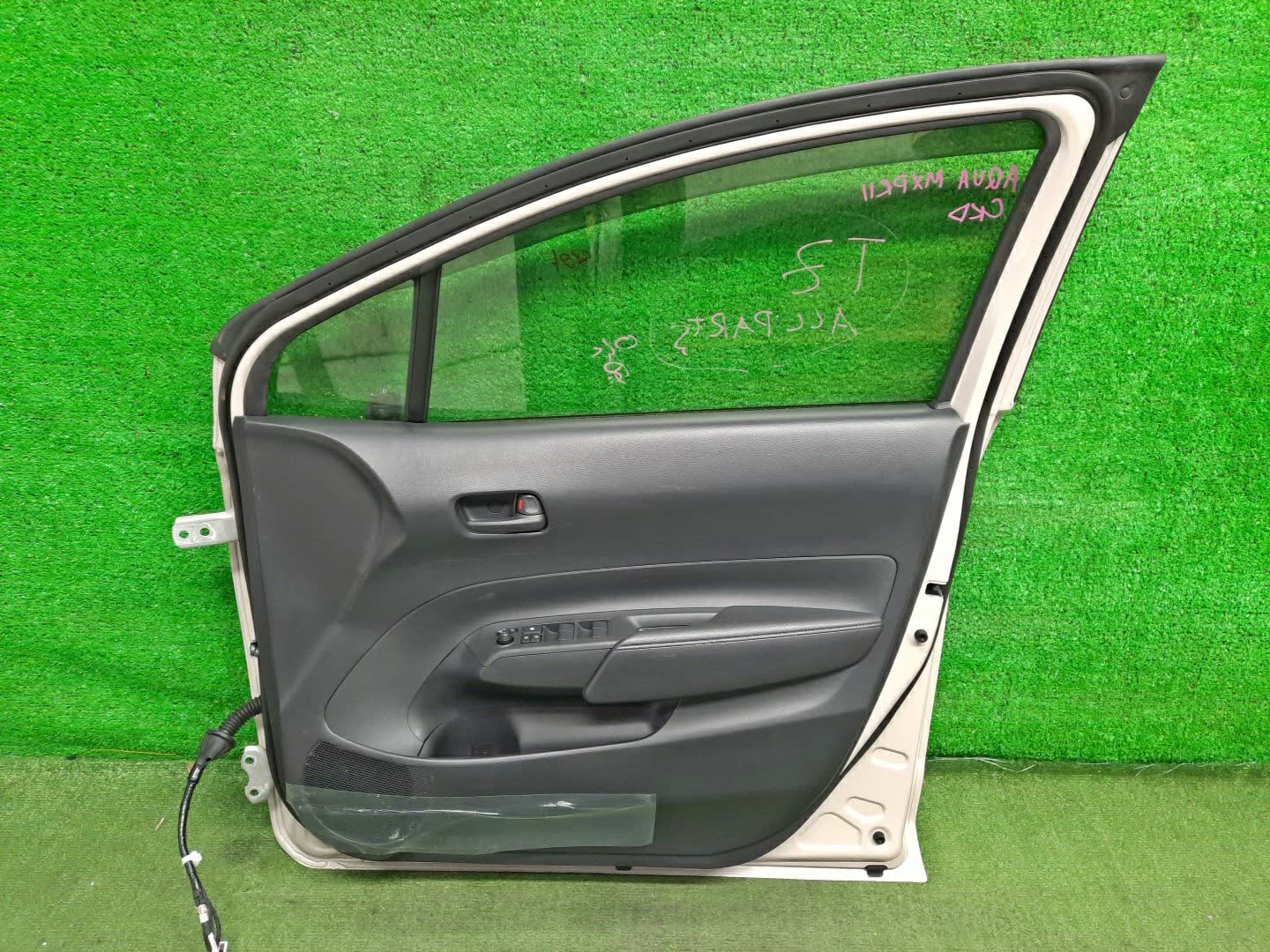 Дверь правая передняя TOYOTA AQUA MXPK10, MXPK11, MXPK15, MXPK16 23669 4 ракурс