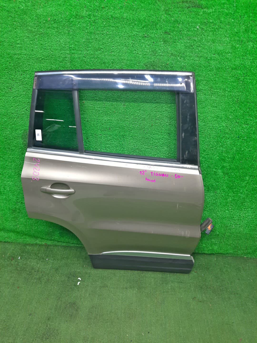 Дверь правая задняя VOLKSWAGEN TIGUAN 5N1, 5N2 5N0833056A 1 ракурс