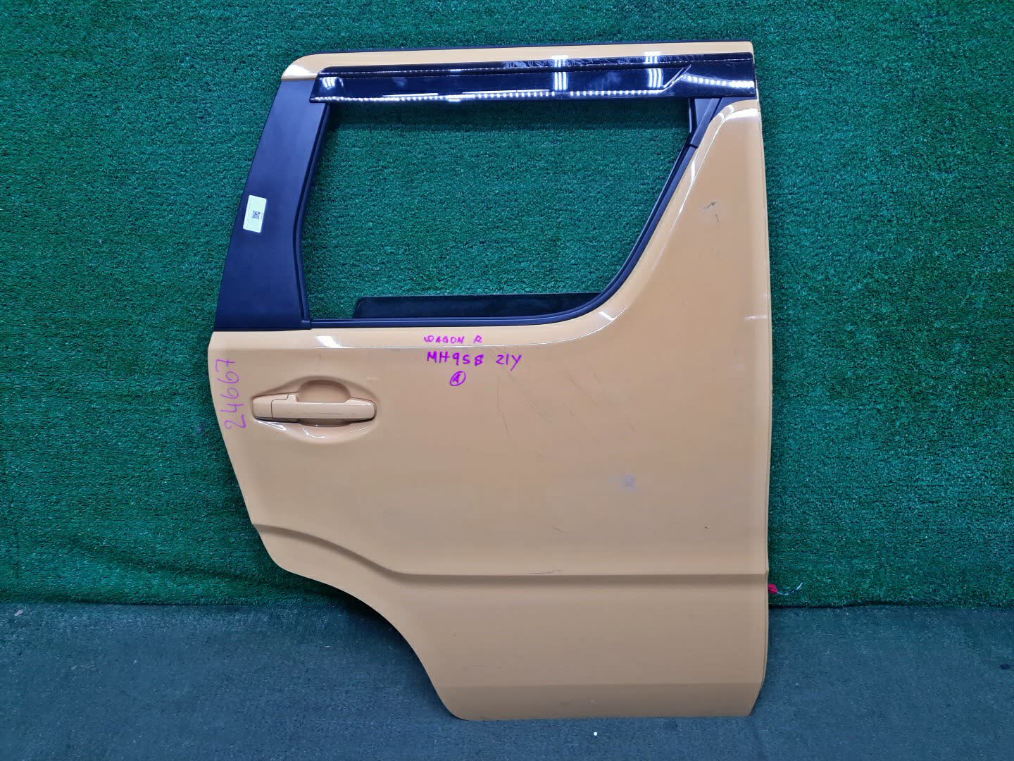 Дверь правая задняя SUZUKI WAGON R MH95S 24667 1 ракурс Дверь правая задняя SUZUKI WAGON R MH95S 24667 1 ракурс