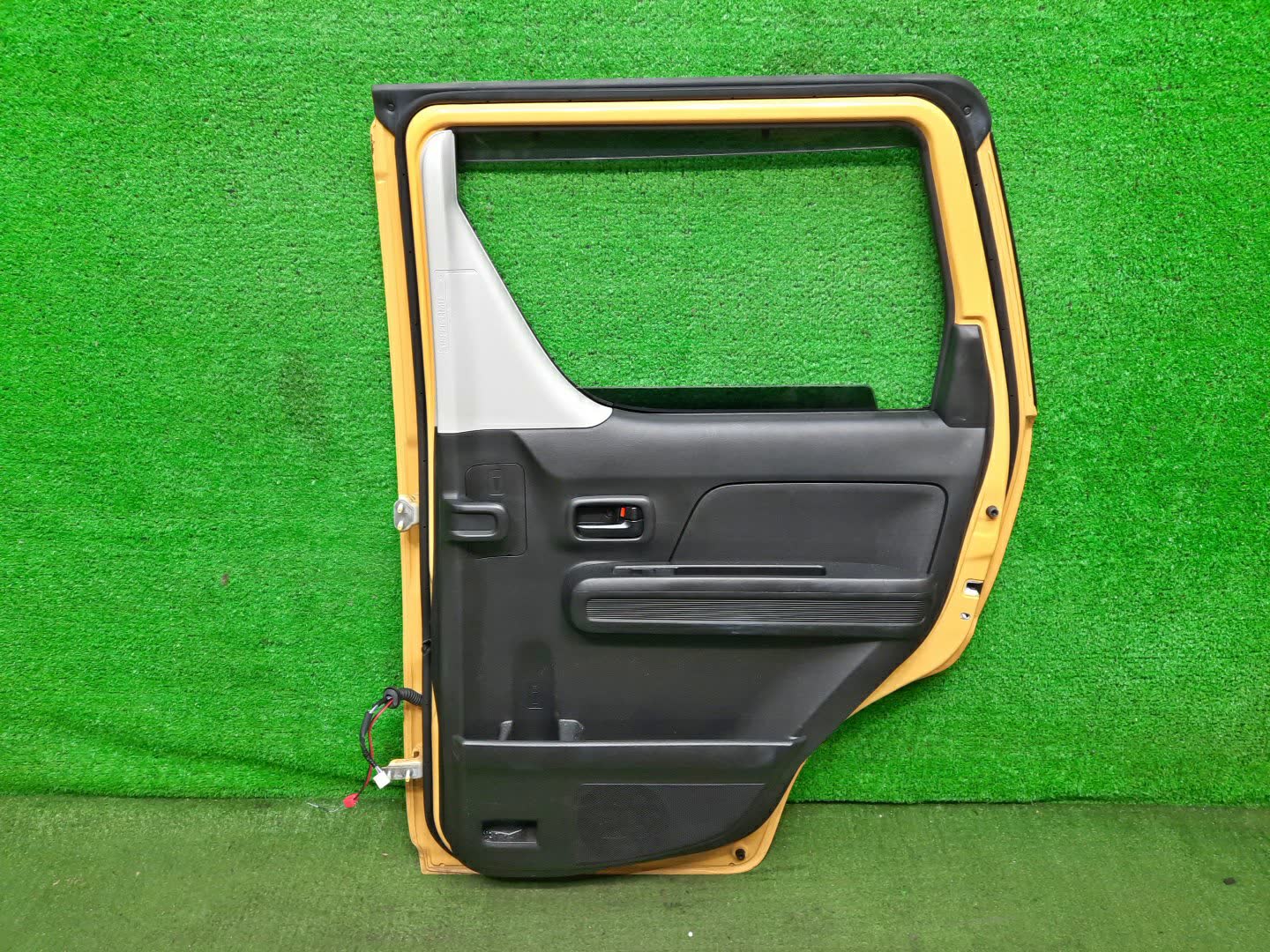 Дверь правая задняя SUZUKI WAGON R MH95S 24667 2 ракурс