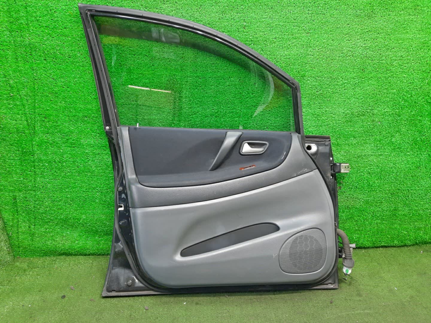 Дверь левая передняя SUZUKI AERIO RC51S, RB21S, RA21S, RD51S 24749 3 ракурс