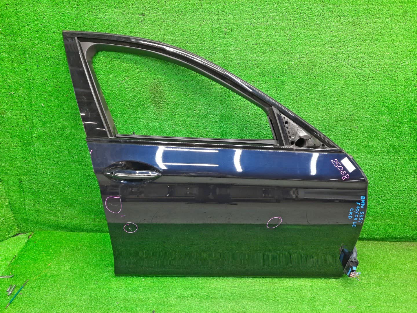 Дверь правая передняя BMW 520d, 525d, 530d, 535d, 550d, 5-Series, 535i, 528i, 530i, 520i, 523i, 550i F11, F10, FZ35, FR35, XG20, FW20, XG28, FP25, FR30, FR44 25068 1 ракурс