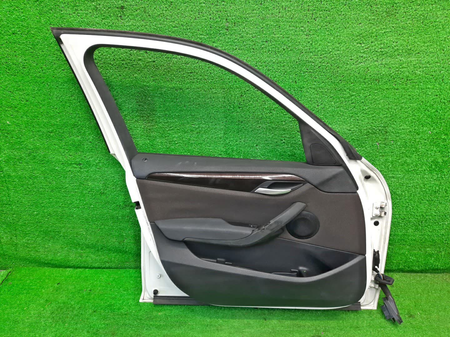 Дверь левая передняя BMW X1 E84 25095 3 ракурс