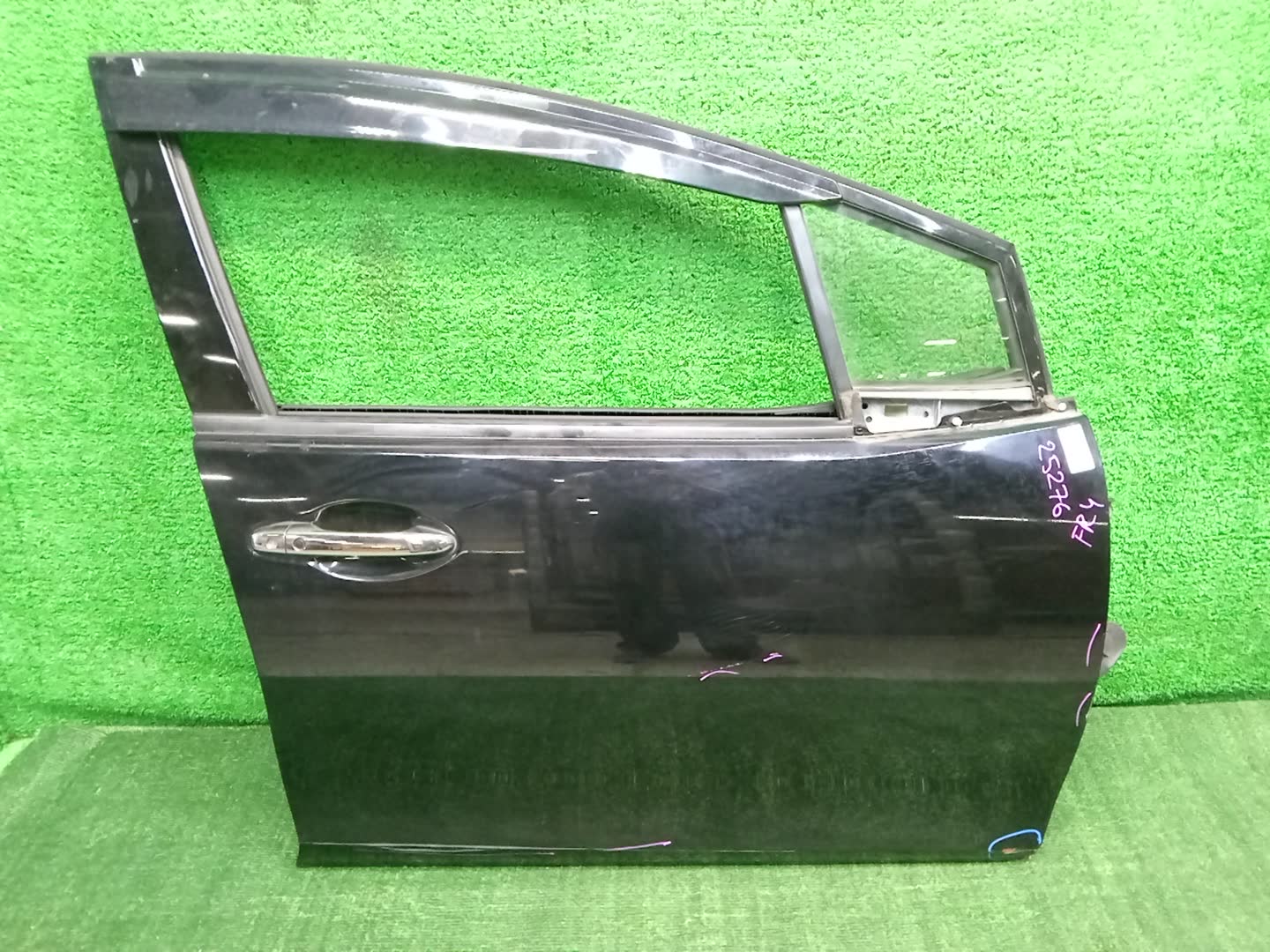 Дверь правая передняя HONDA JADE FR5 25276 1 ракурс Дверь правая передняя HONDA JADE FR5 25276 1 ракурс