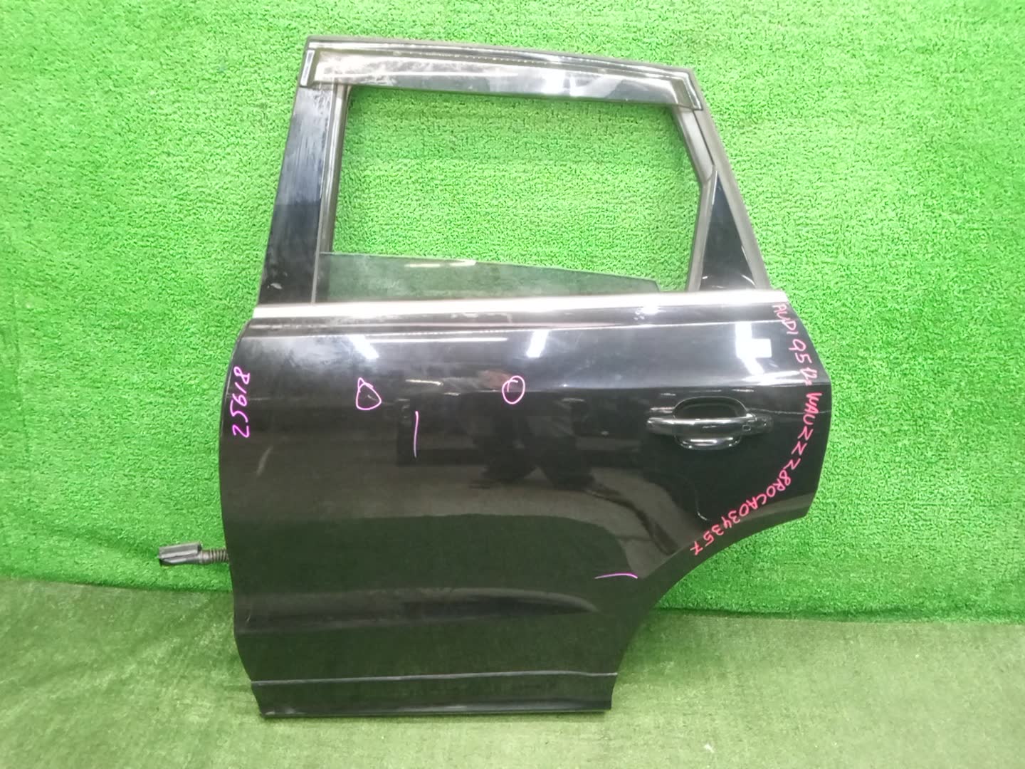Дверь левая задняя AUDI Q5 8RB 8R0833051B 1 ракурс