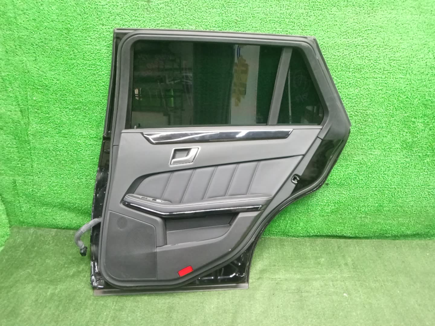 Дверь правая задняя MERCEDES-BENZ E-Class W212 A2127300405 5 ракурс