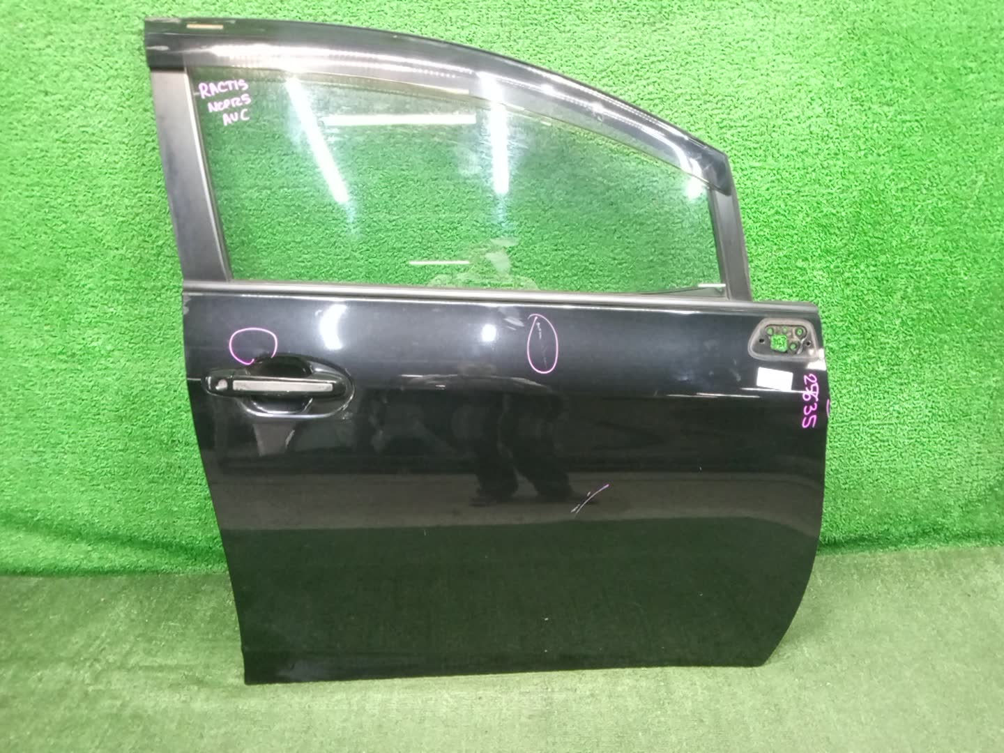 Дверь правая передняя TOYOTA RACTIS, TREZIA NCP120, NCP122, NCP125, NSP120, NSP122 25635 1 ракурс
