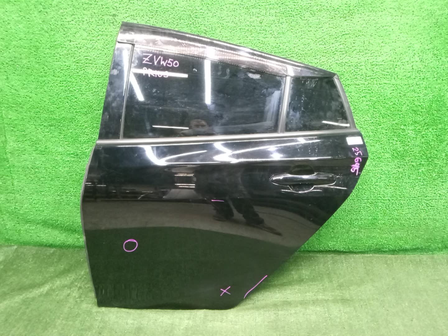 Дверь левая задняя TOYOTA PRIUS ZVW50, ZVW51, ZVW55 25645 1 ракурс