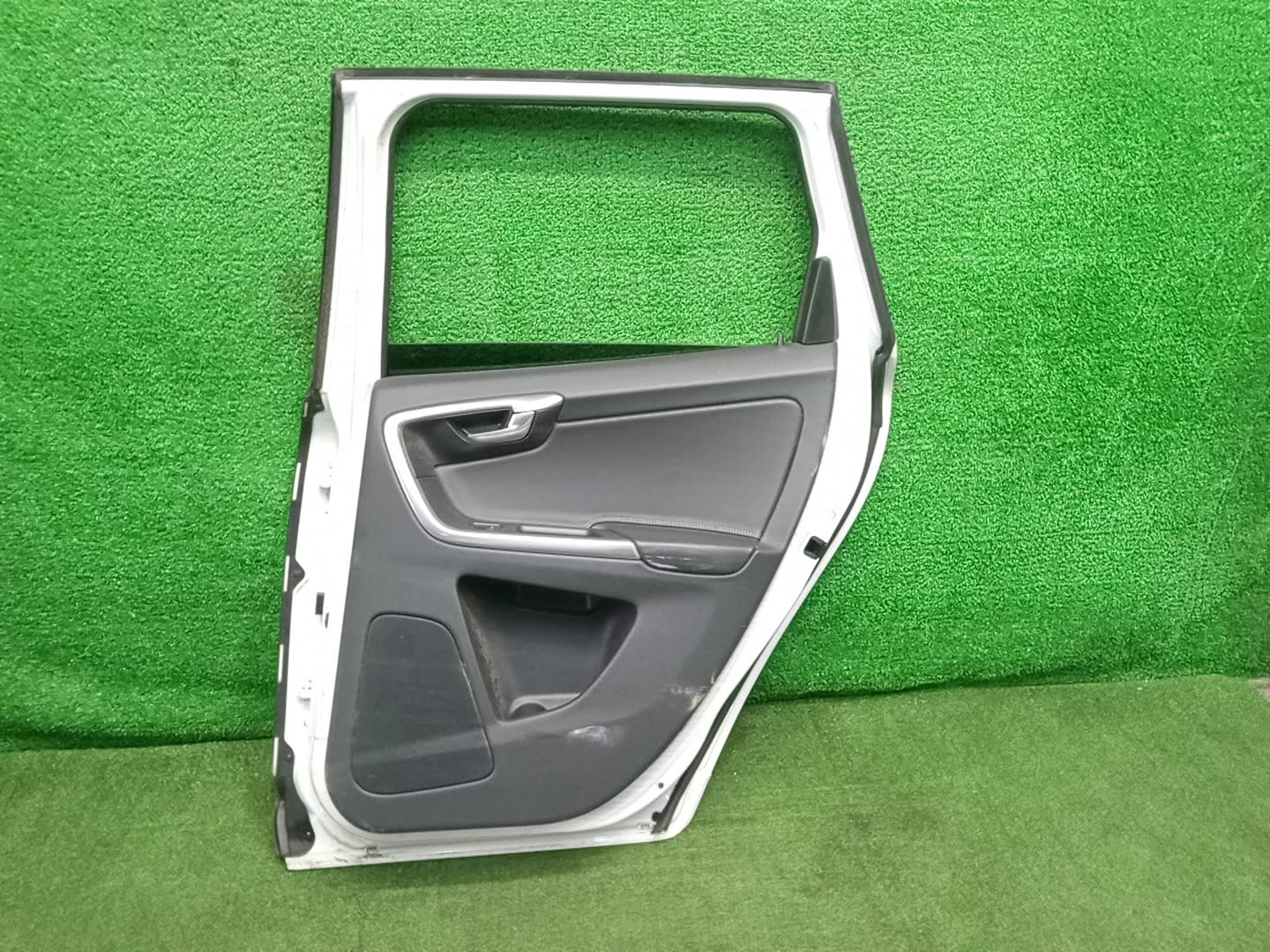 Дверь правая задняя VOLVO XC60 DZ44, DZ47, DZ80, DZ99, DZ40, DZ, DZ31, DZ52, DZ69, DZ70, DZ71, DZ72, DZ82, DZ83, DZ87, DZ88, DZ95, DZ90, DZ98 25708 4 ракурс
