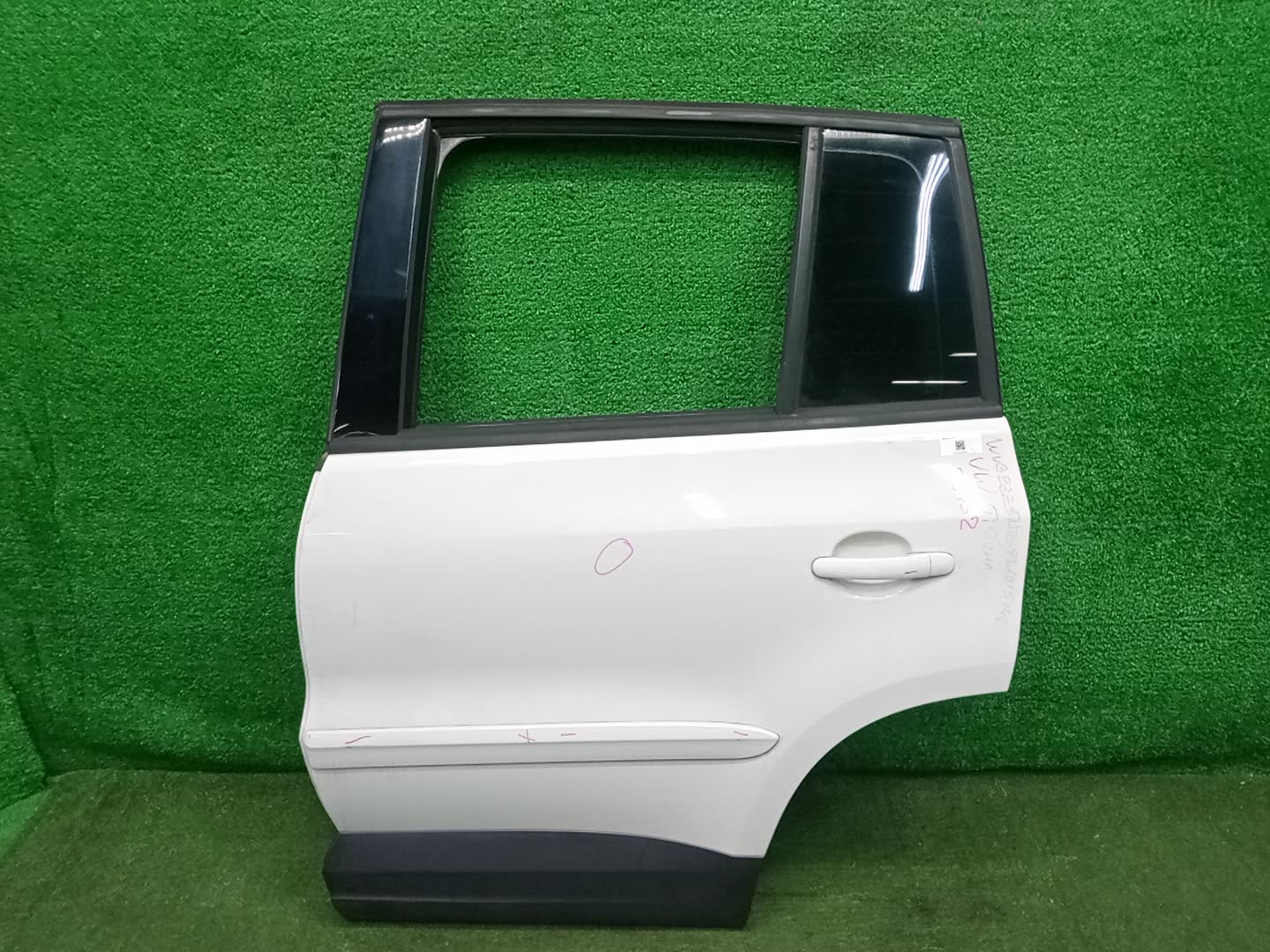 Дверь левая задняя VOLKSWAGEN TIGUAN 5N1, 5N2 5N0833055A 1 ракурс