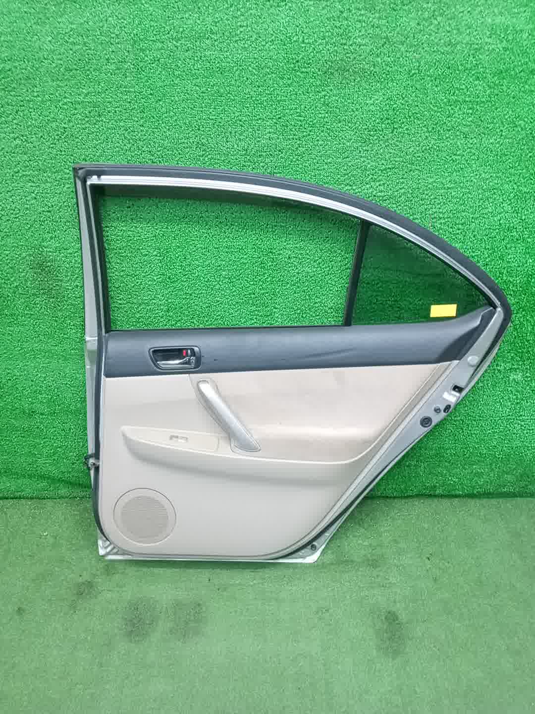 Дверь правая задняя TOYOTA PREMIO ZZT240, NZT240, AZT240, ZZT245 25961 4 ракурс Дверь правая задняя TOYOTA PREMIO ZZT240, NZT240, AZT240, ZZT245 25961 4 ракурс
