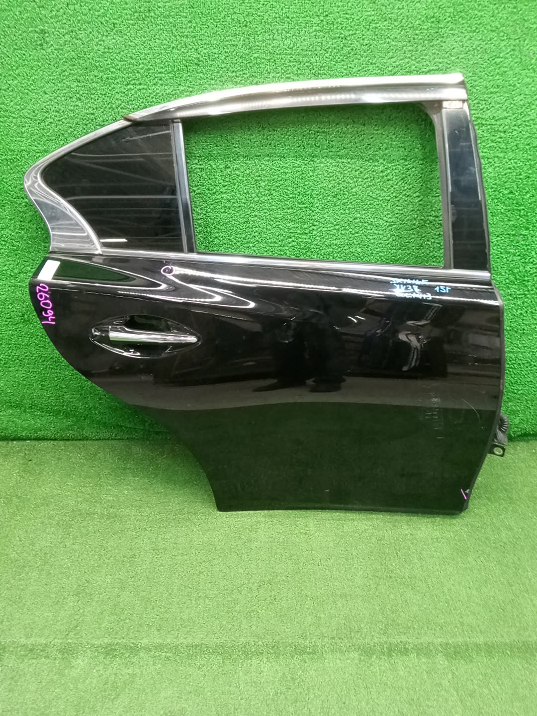 Дверь правая задняя NISSAN SKYLINE HV37 26094 1 ракурс Дверь правая задняя NISSAN SKYLINE HV37 26094 1 ракурс
