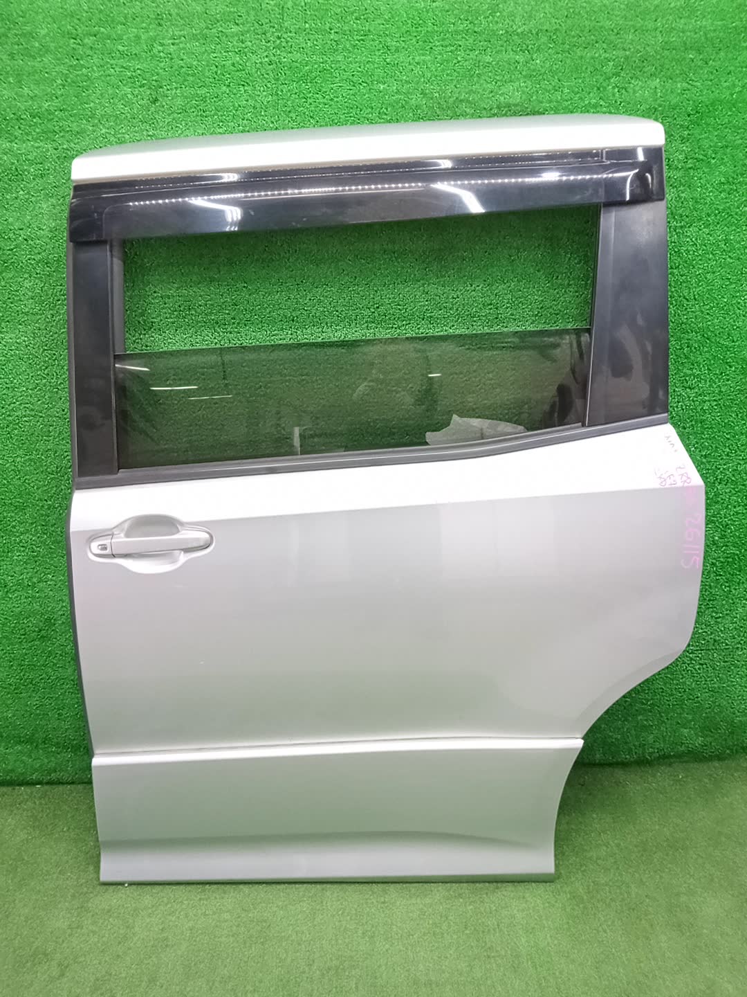 Дверь левая задняя TOYOTA NOAH, VOXY, ESQUIRE ZWR80G, ZRR85W, ZRR80W, ZWR80W, ZRR80G, ZRR85G 26115 1 ракурс