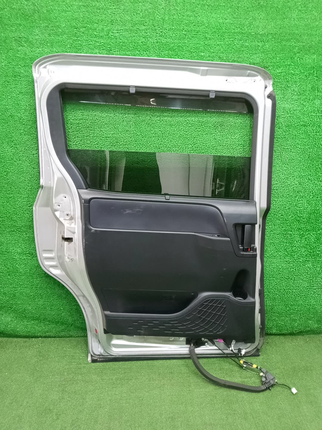 Дверь левая задняя TOYOTA NOAH, VOXY, ESQUIRE ZWR80G, ZRR85W, ZRR80W, ZWR80W, ZRR80G, ZRR85G 26115 3 ракурс