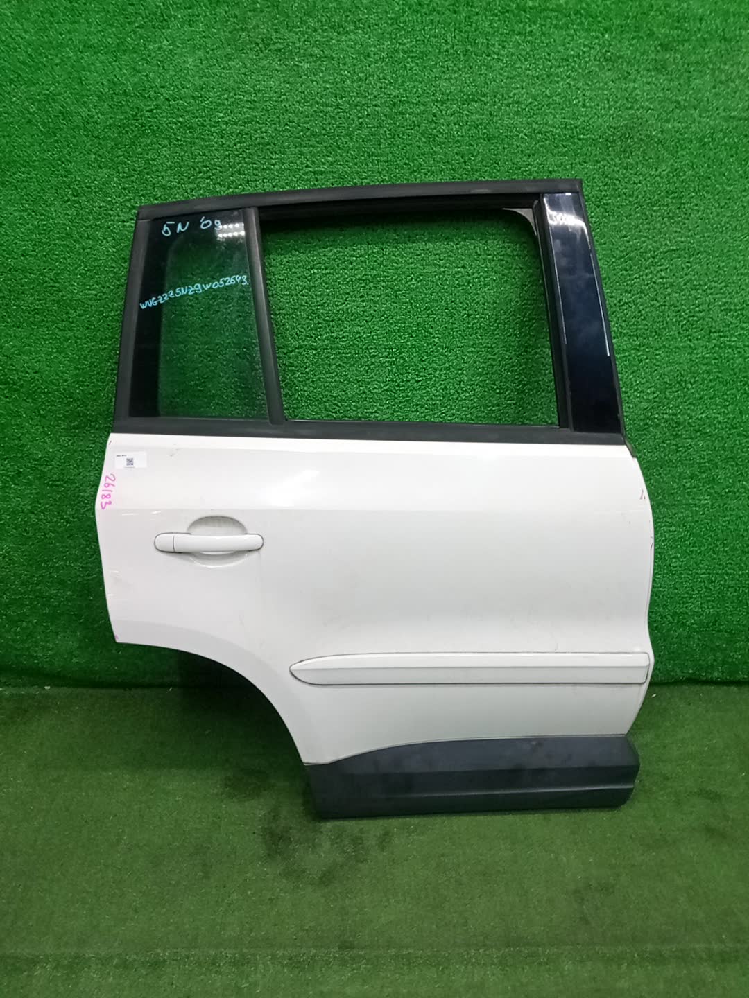 Дверь правая задняя VOLKSWAGEN TIGUAN 5N1, 5N2 5N0833056A 1 ракурс