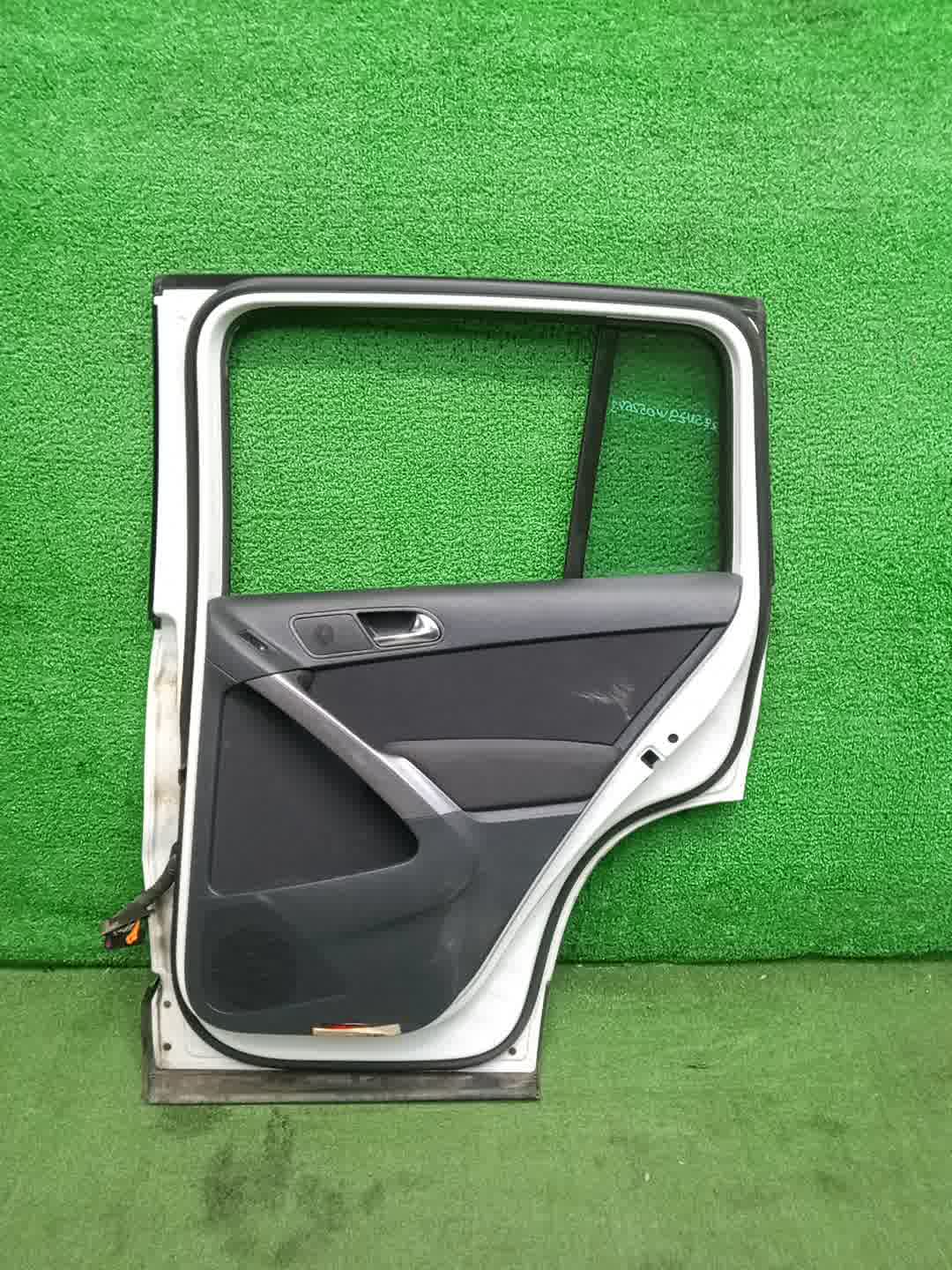 Дверь правая задняя VOLKSWAGEN TIGUAN 5N1, 5N2 5N0833056A 3 ракурс