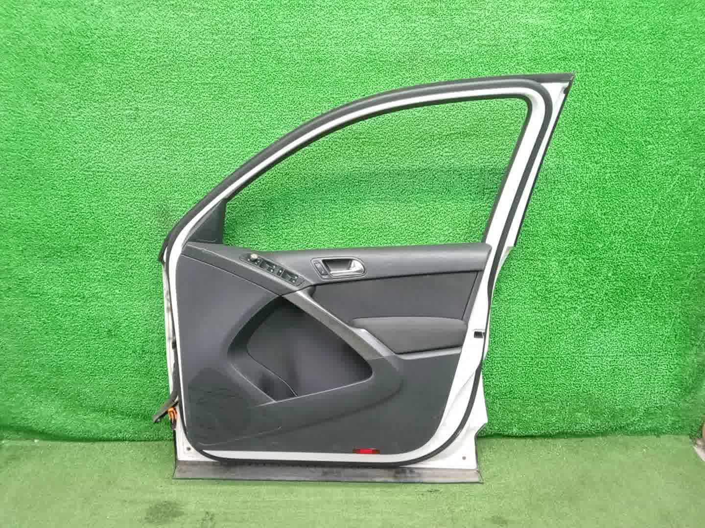 Дверь правая передняя VOLKSWAGEN TIGUAN 5N1, 5N2 5N0831056B 4 ракурс