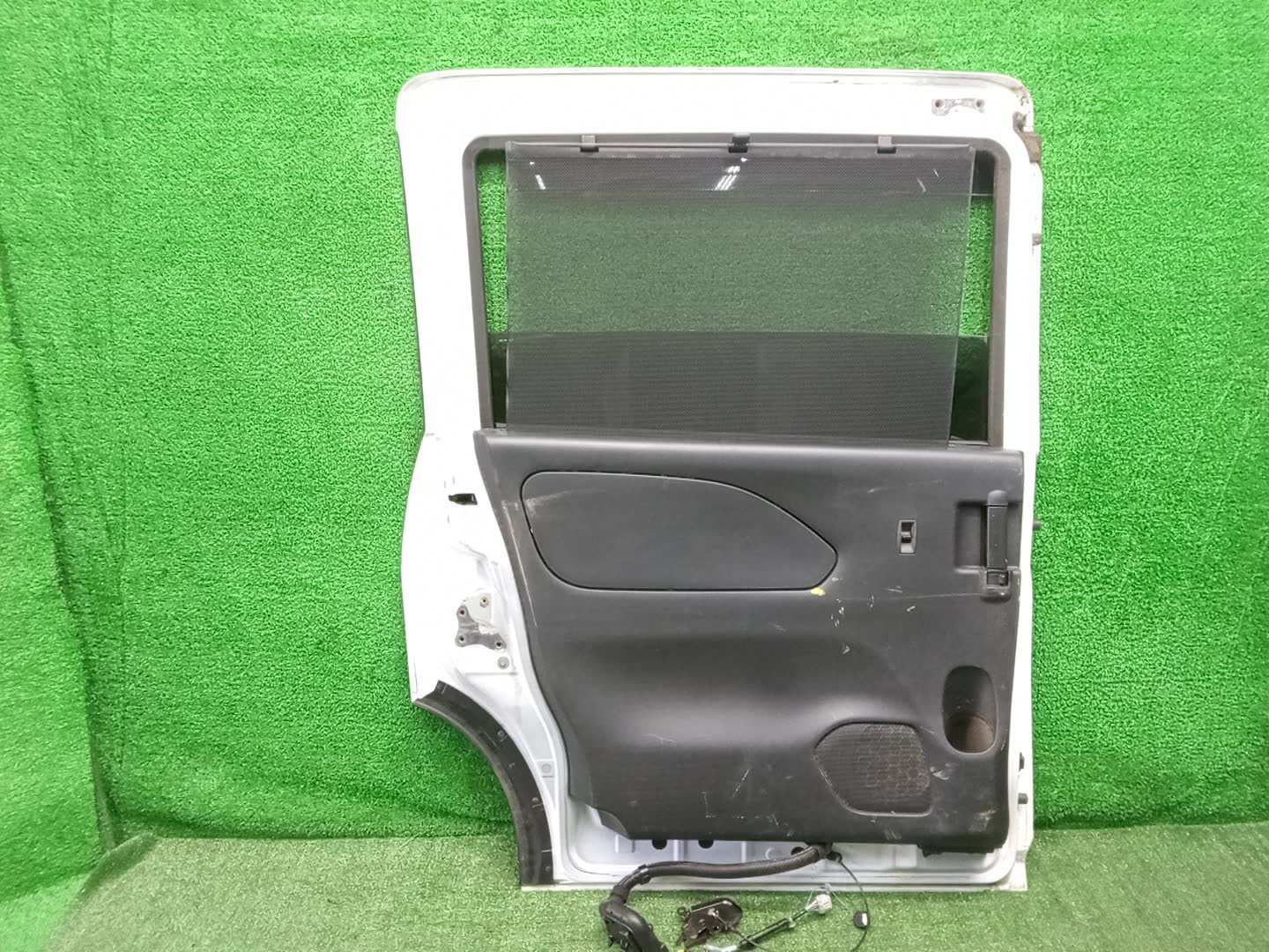 Дверь левая задняя NISSAN SERENA C27 26269 4 ракурс