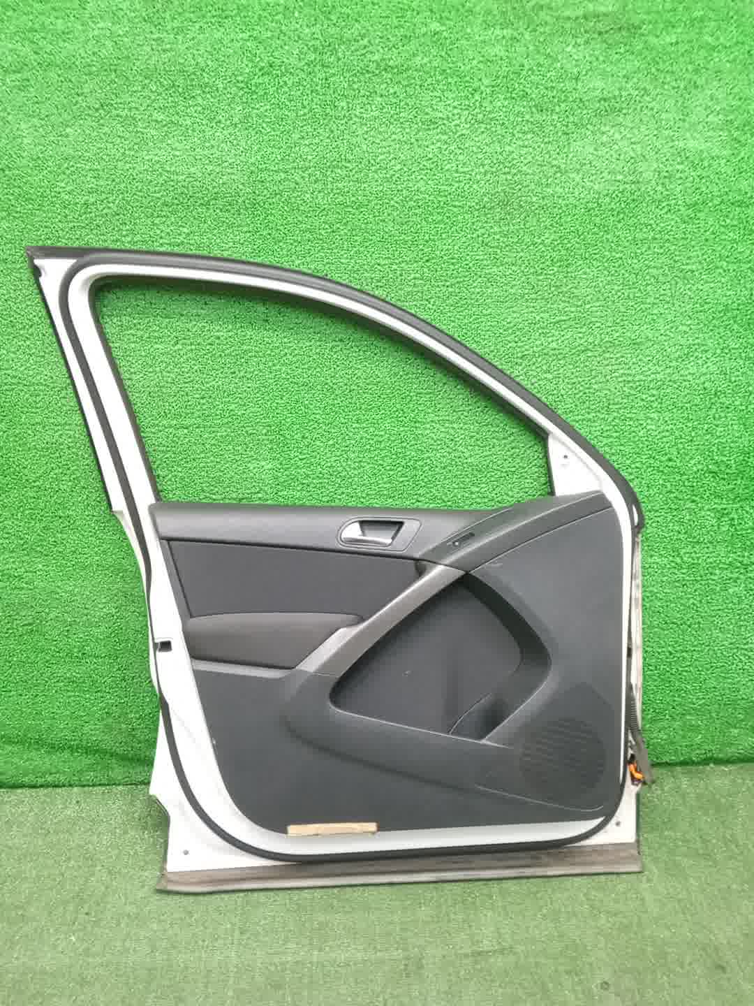 Дверь левая передняя VOLKSWAGEN TIGUAN 5N1, 5N2 5N0831055B 3 ракурс