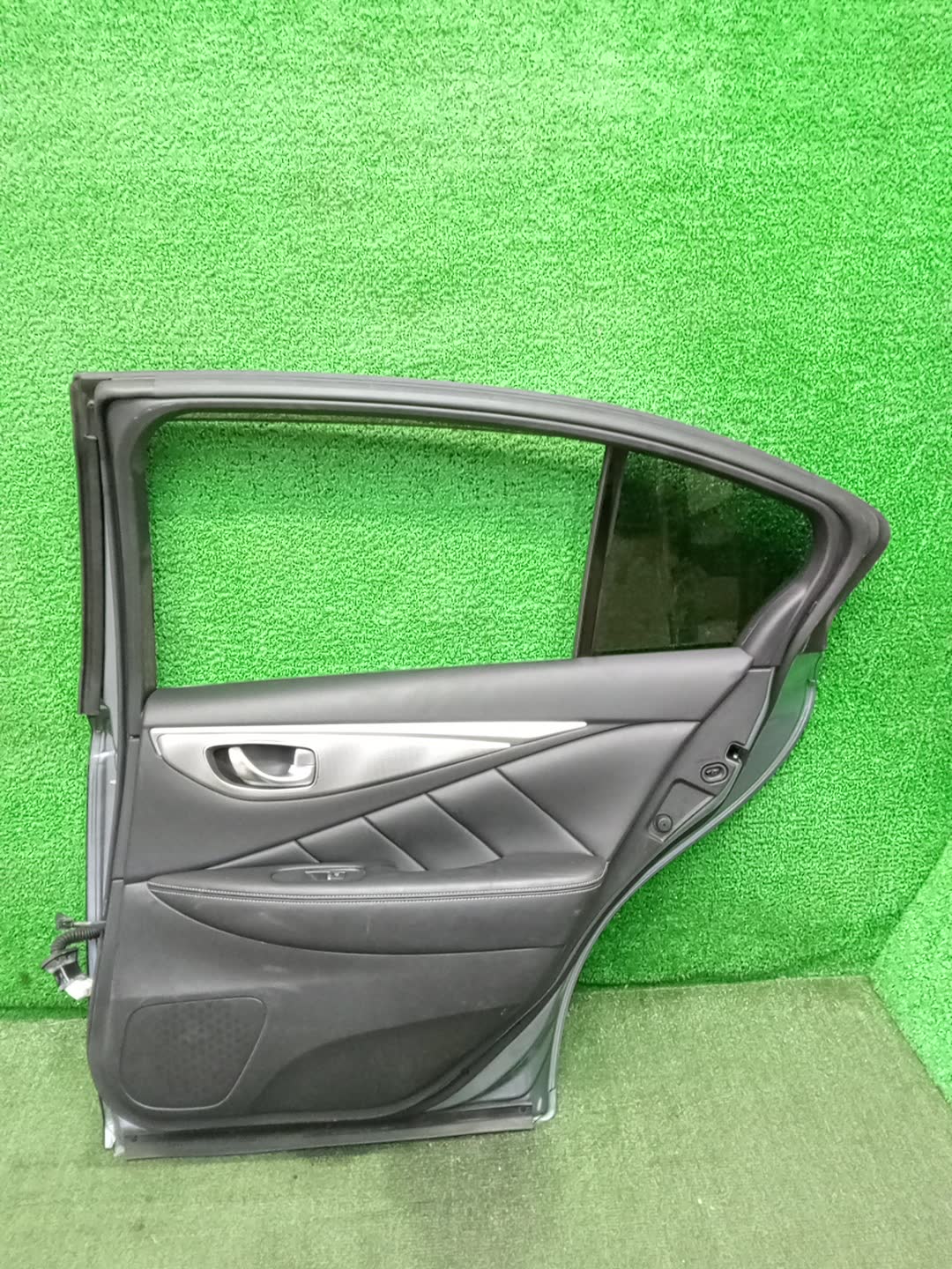 Дверь правая задняя NISSAN SKYLINE HV37 26491 3 ракурс Дверь правая задняя NISSAN SKYLINE HV37 26491 3 ракурс