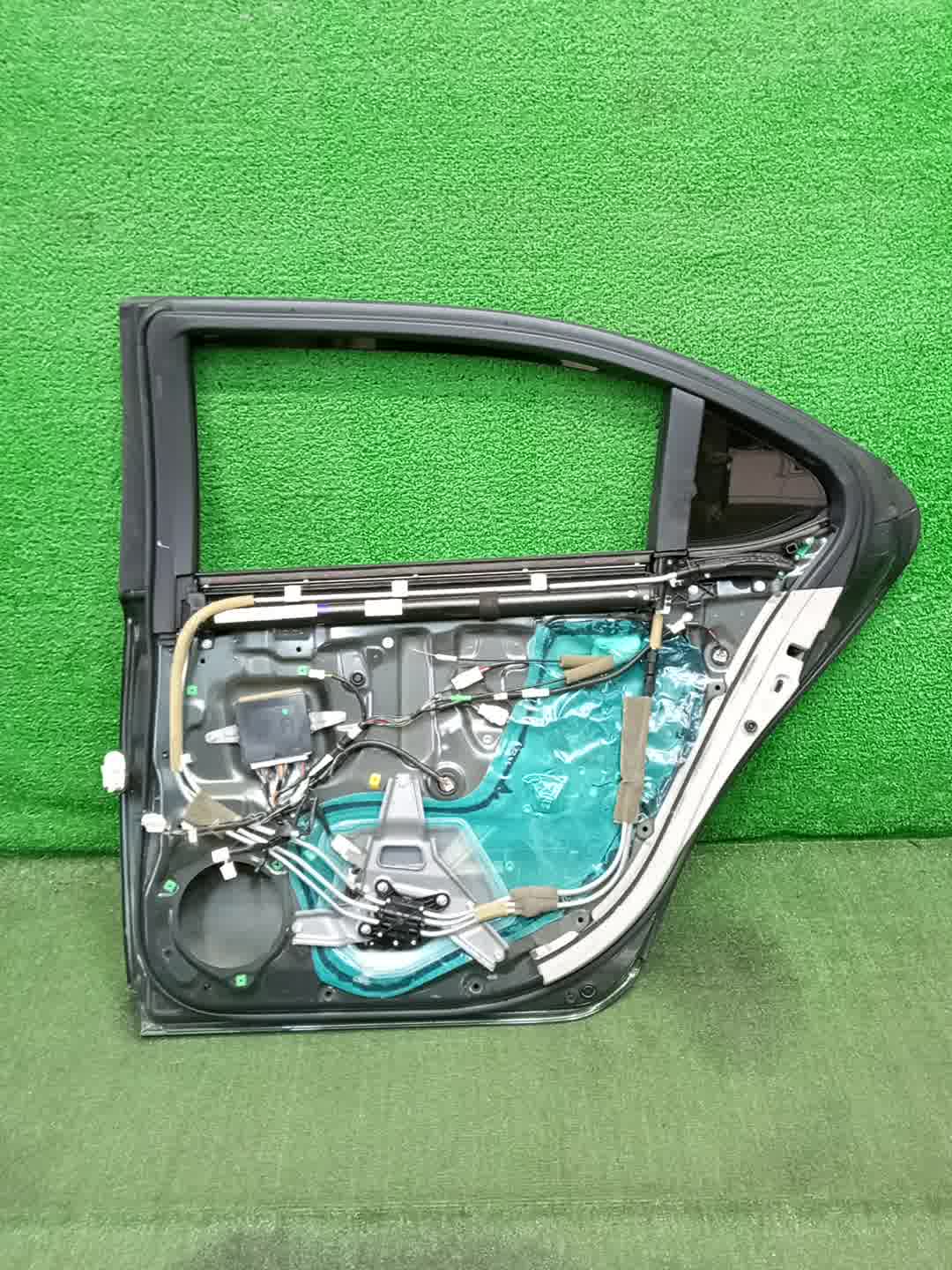 Дверь правая задняя LEXUS LS600hl UVF46 26519 3 ракурс