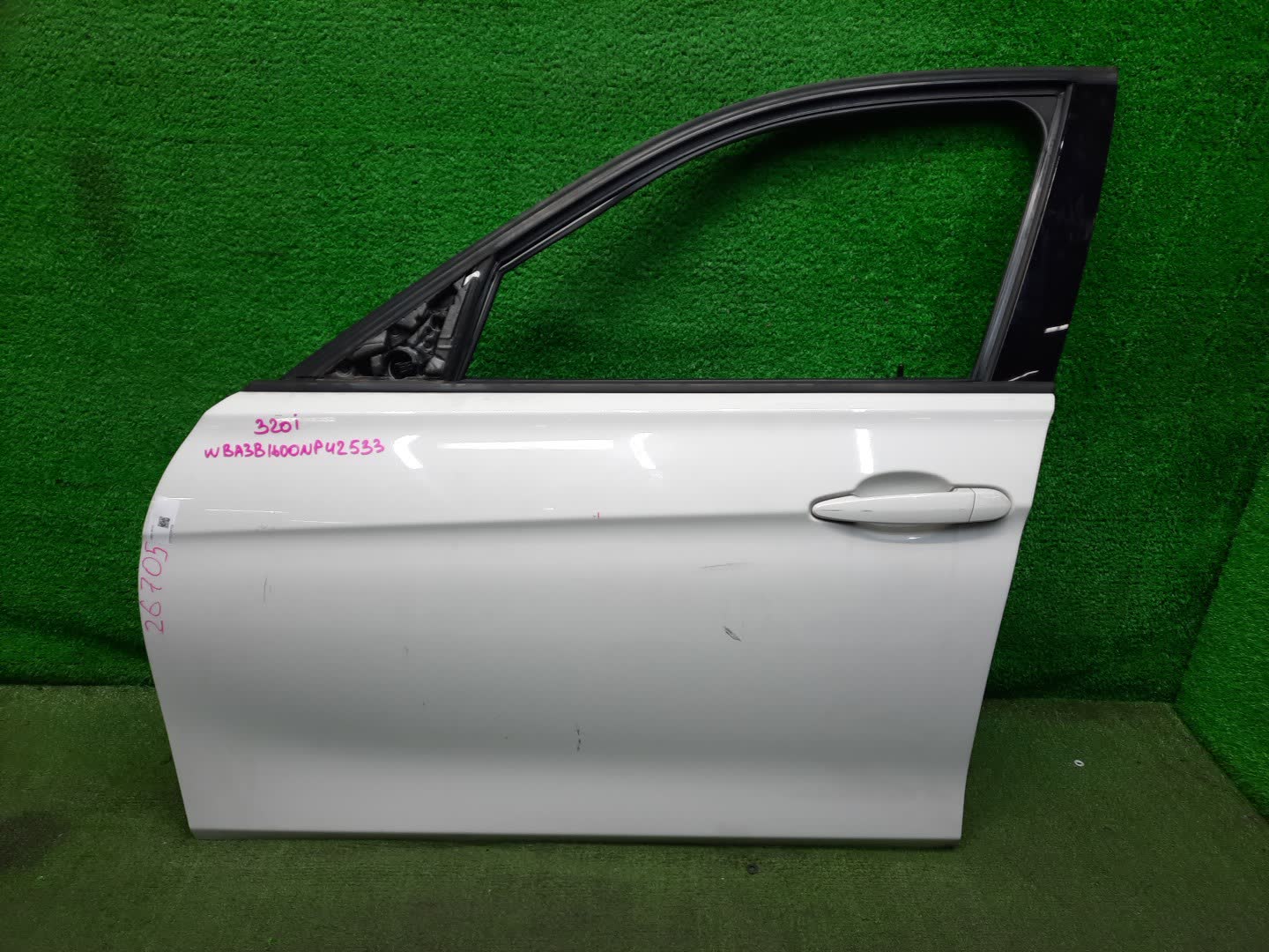 Дверь левая передняя BMW 320d, 335i, 318d, 330d, 335d, 316d, 3-Series, 328i, 320i, 316i F30, F31 26705 1 ракурс